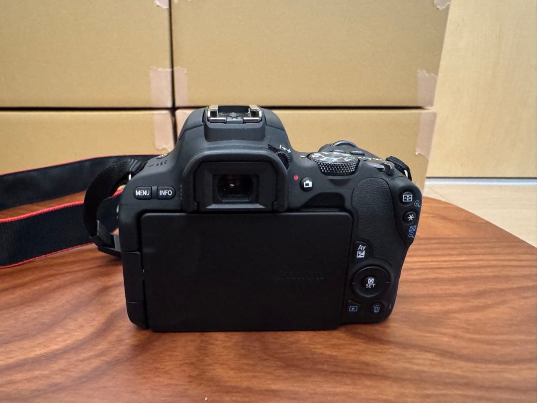 Canon EOS Kiss X9 ダブルズームキット（カメラバッグ付き）