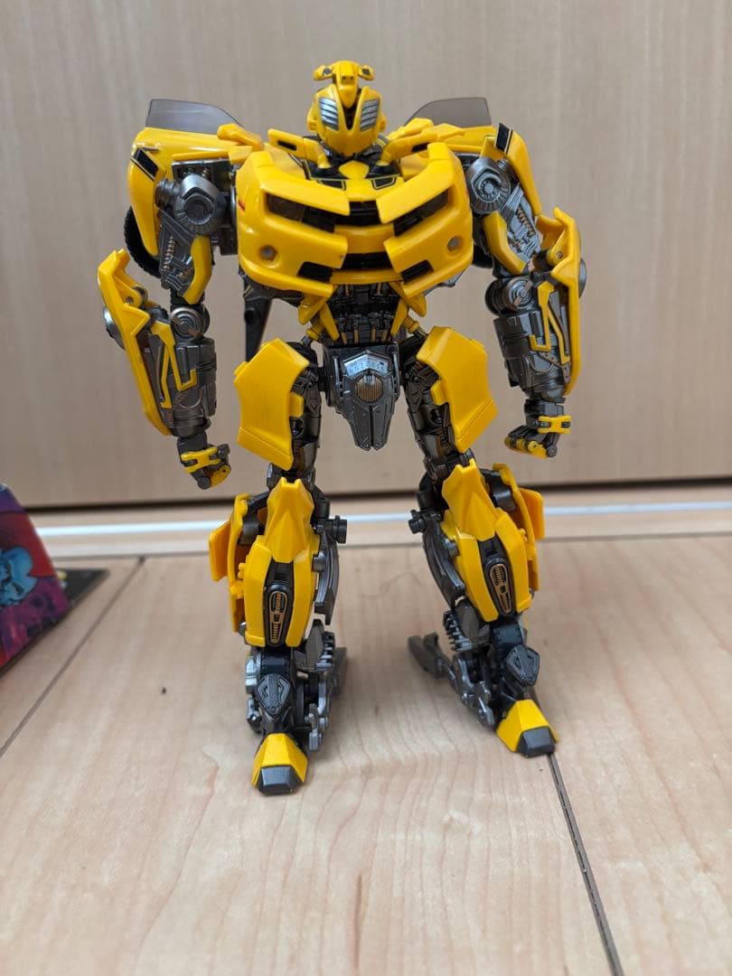 トランスフォーマー　マスターピース　バンブルビー　似