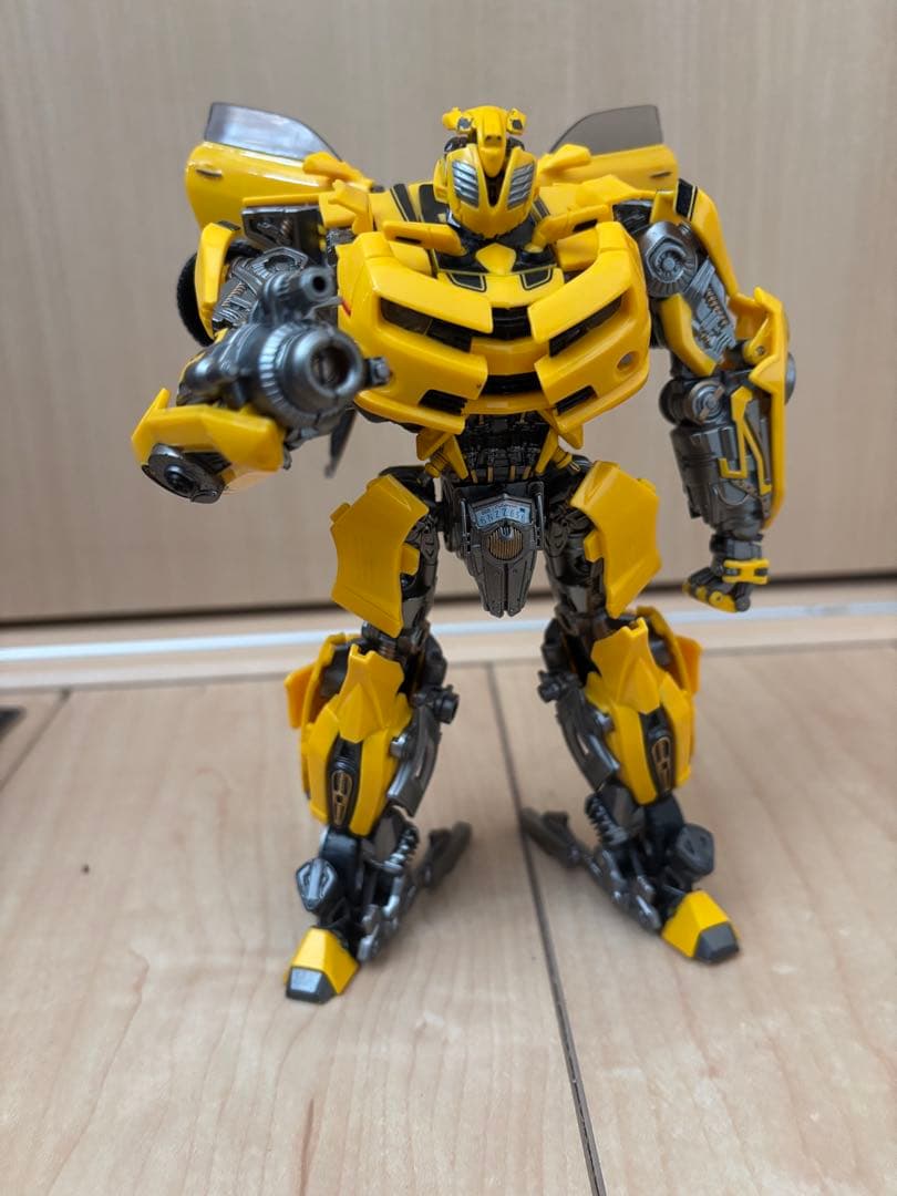 トランスフォーマー　マスターピース　バンブルビー　似
