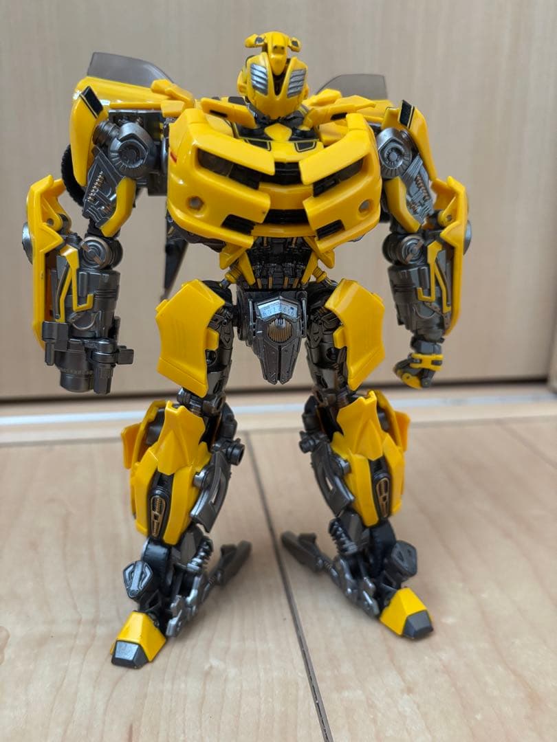 トランスフォーマー　マスターピース　バンブルビー　似