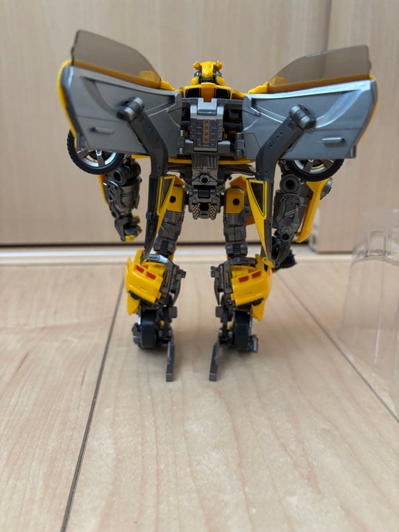 トランスフォーマー　マスターピース　バンブルビー　似