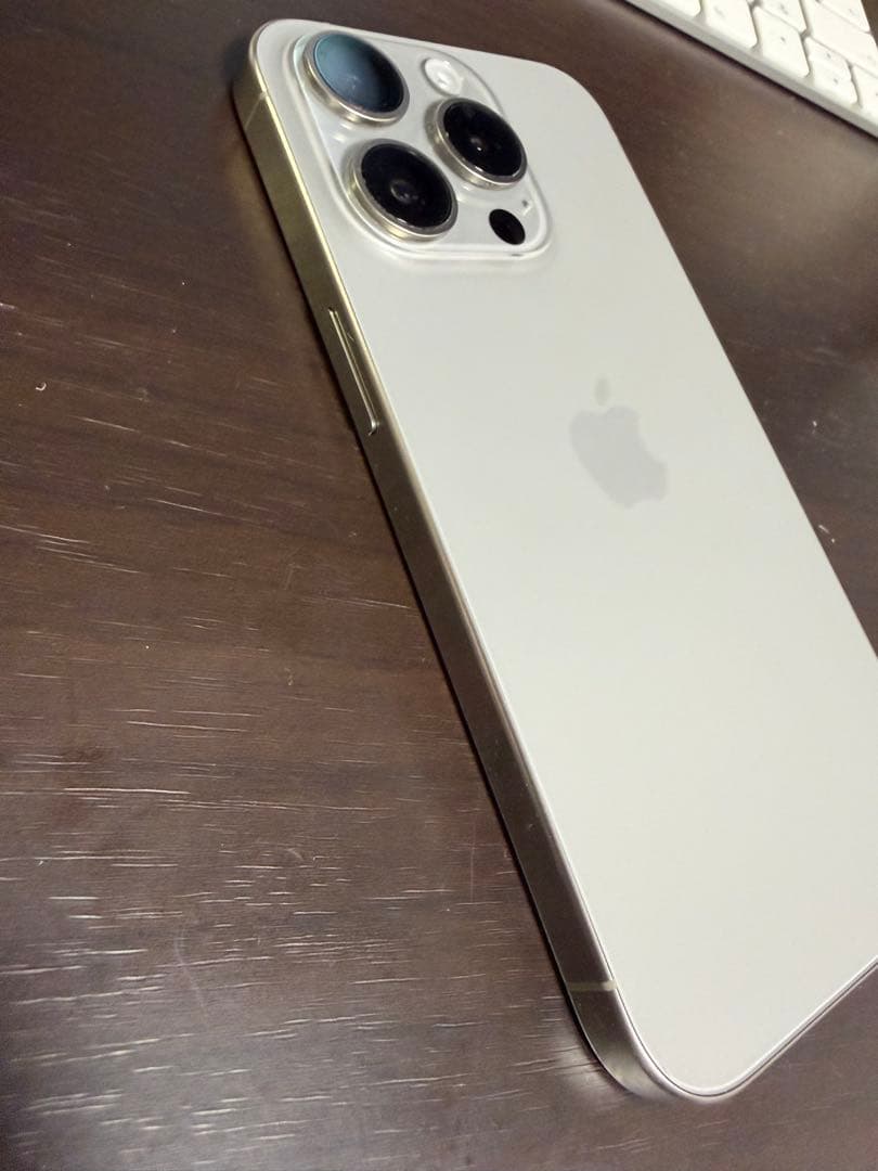 【美品】Apple iPhone 15 Pro 256GBナチュラルチタニウム