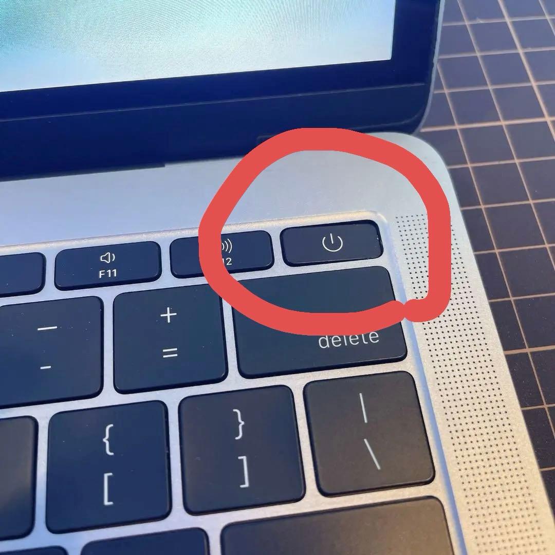 2017年MacBook Pro 13インチ 256GB