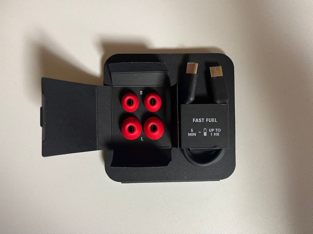 Beats Studio Buds レッド