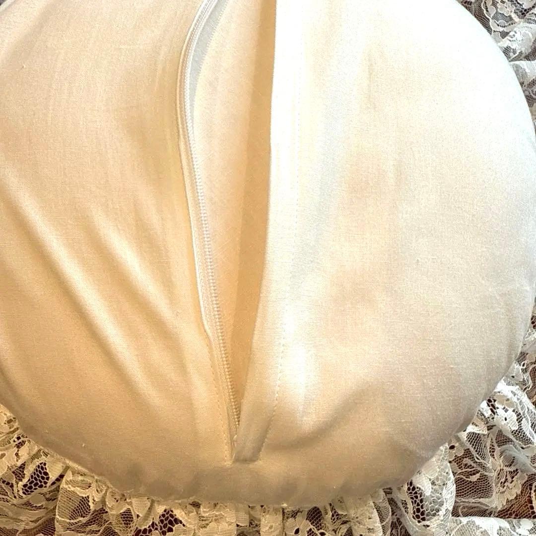 【新品未使用】さえら　ヒスクローネ　円型レースクッション　ホワイト　リボン