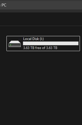新品に近い　SATA III 4TB 2.5インチSSD