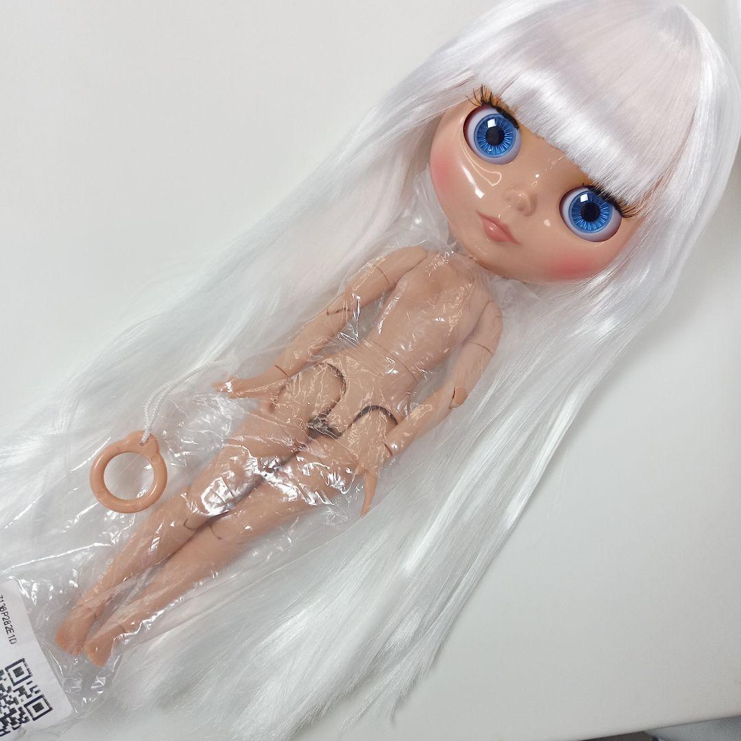 ツヤ肌 タンカラー ホワイトさらさらストレート 新品アイシードール 本体