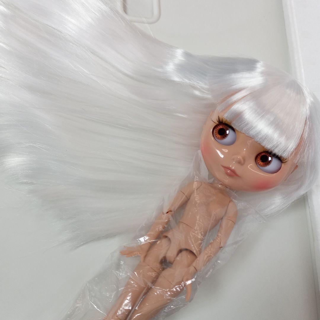 ツヤ肌 タンカラー ホワイトさらさらストレート 新品アイシードール 本体