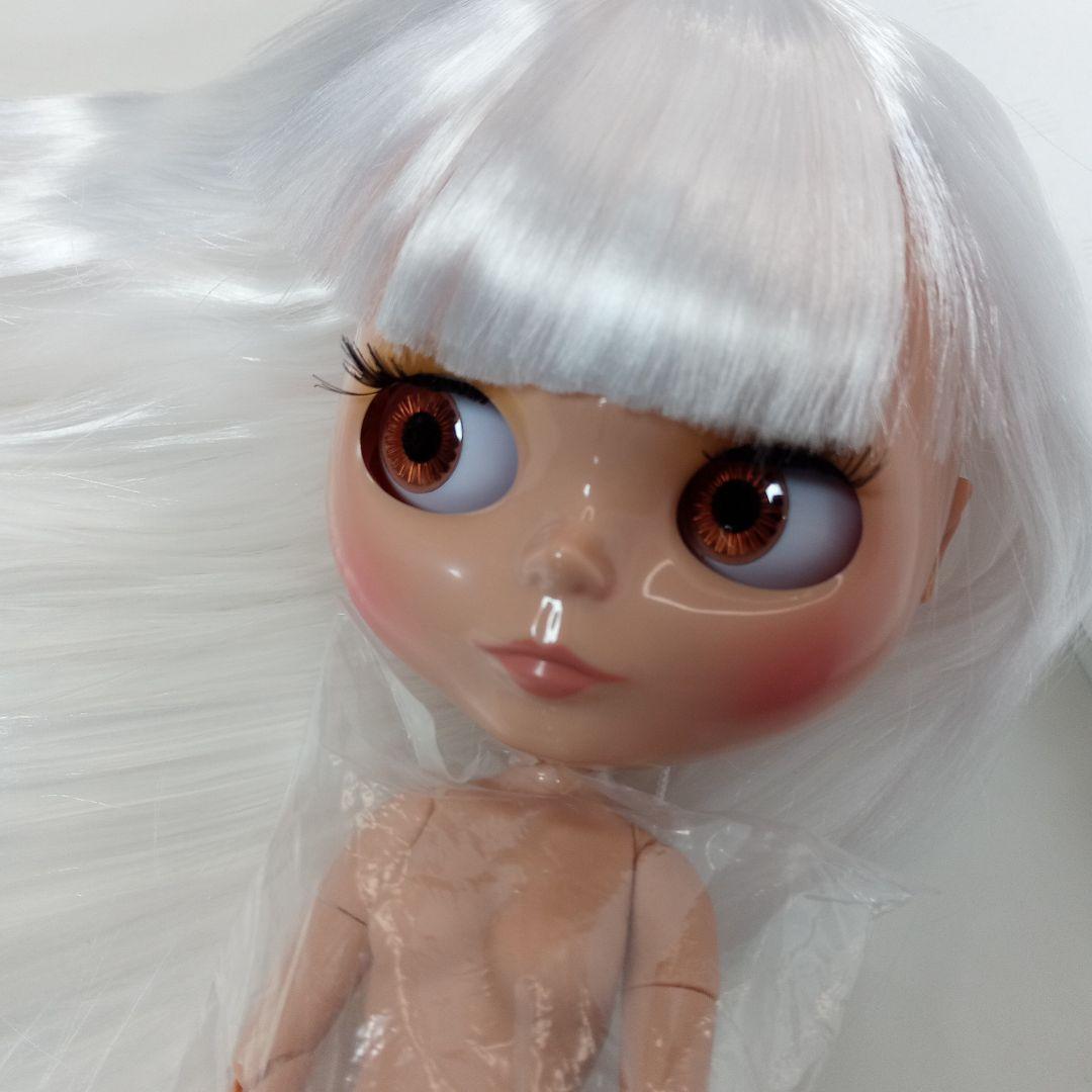 ツヤ肌 タンカラー ホワイトさらさらストレート 新品アイシードール 本体