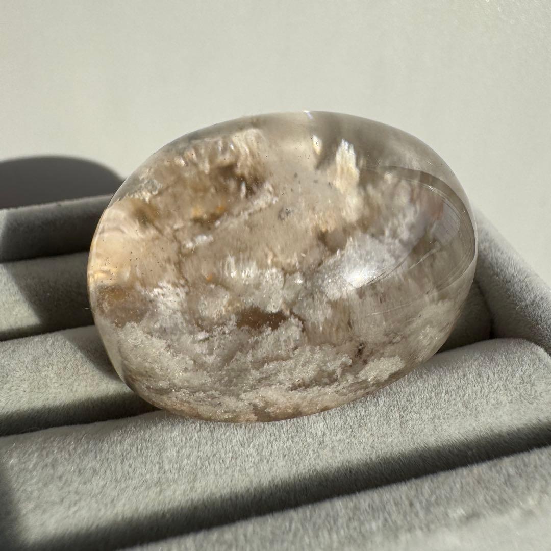 セール　一点もの　天然石　インテリア　置物　ガーデンクォーツ