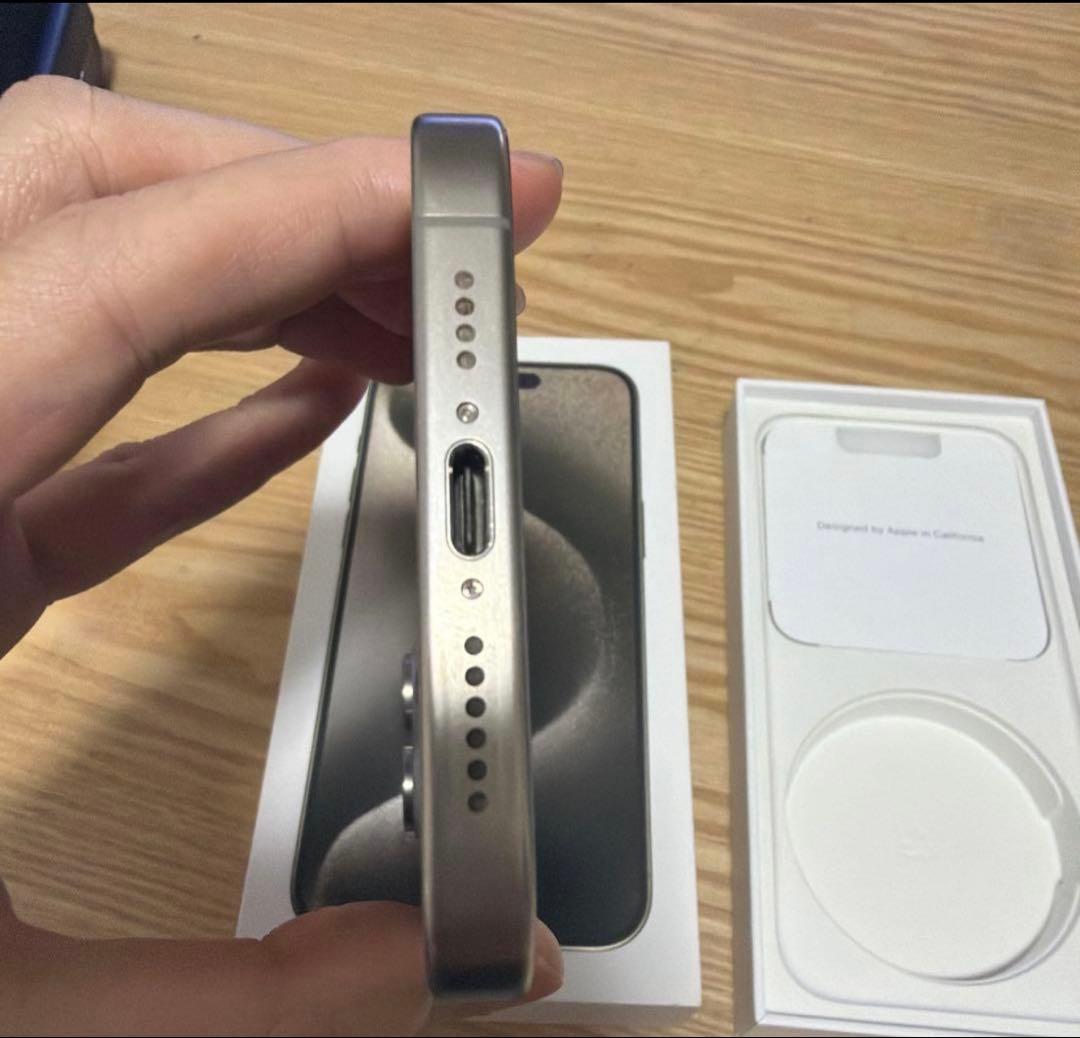 Apple iPhone 15Pro ナチュラルチタニウム本体