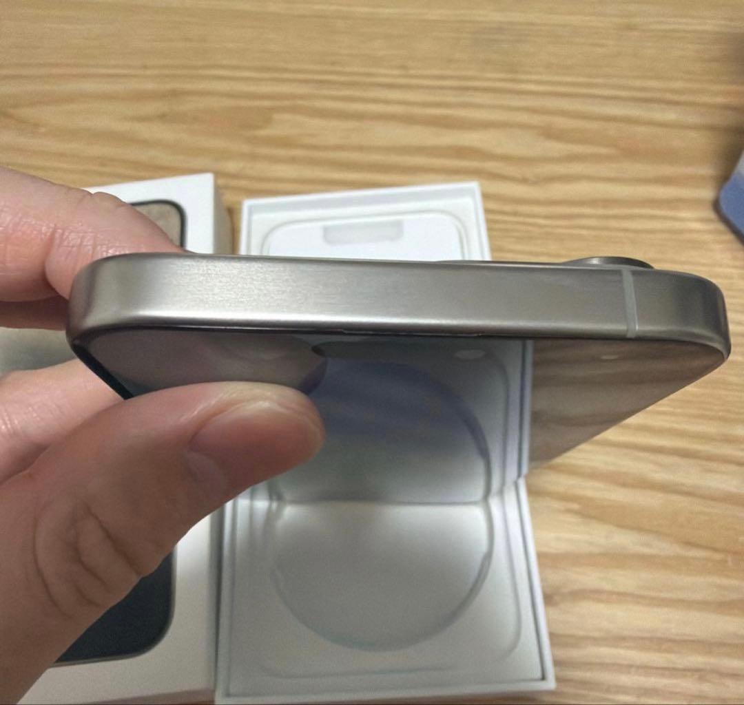 Apple iPhone 15Pro ナチュラルチタニウム本体