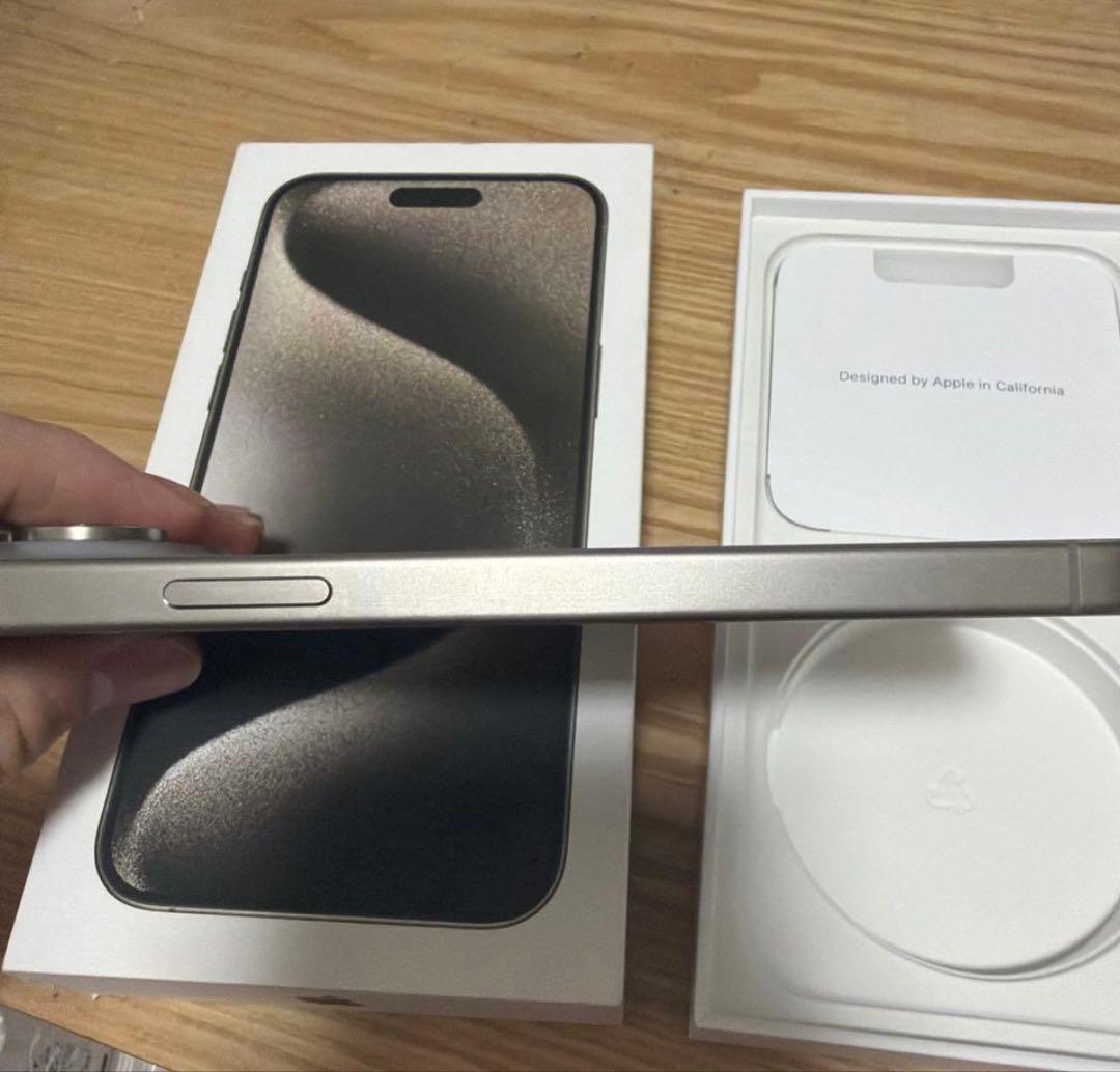 Apple iPhone 15Pro ナチュラルチタニウム本体