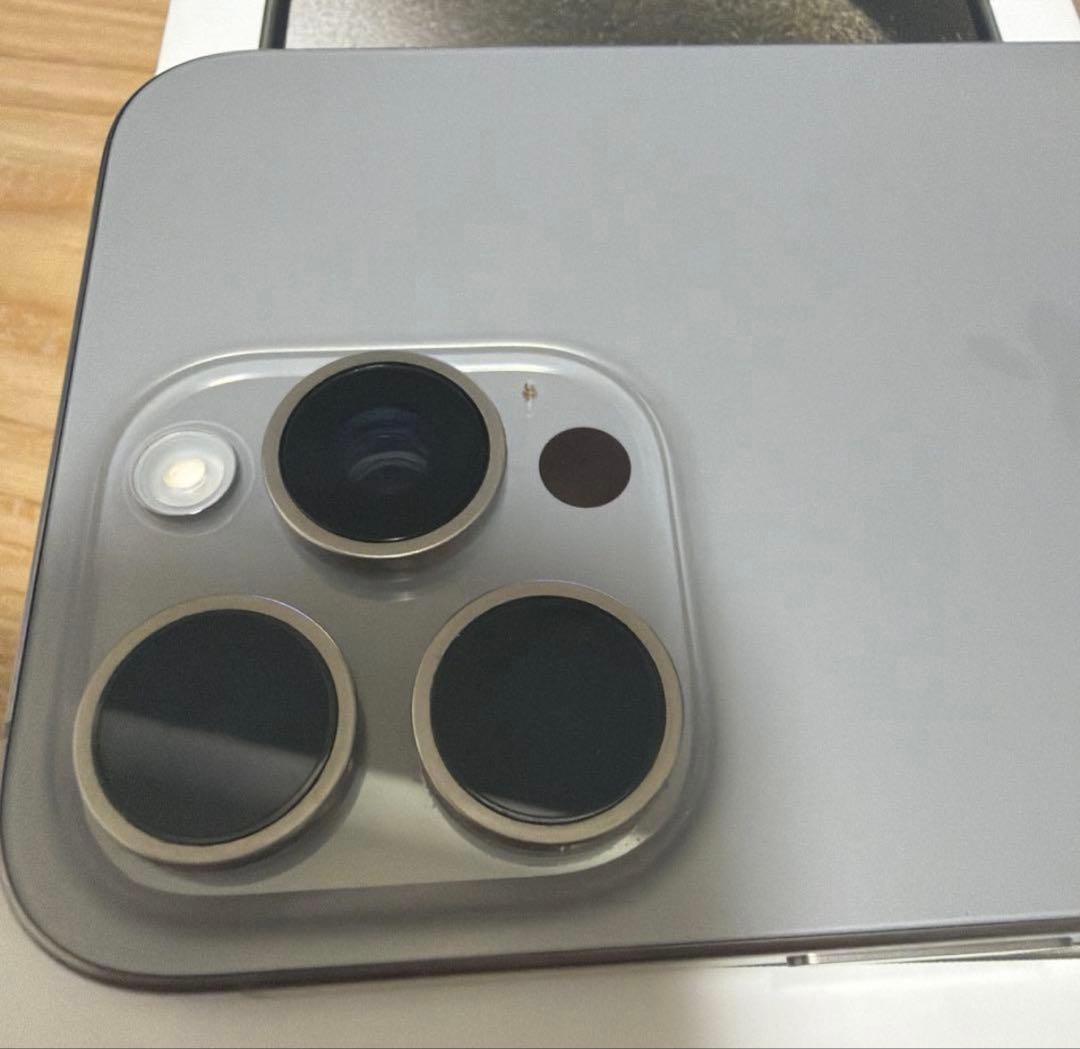 Apple iPhone 15Pro ナチュラルチタニウム本体