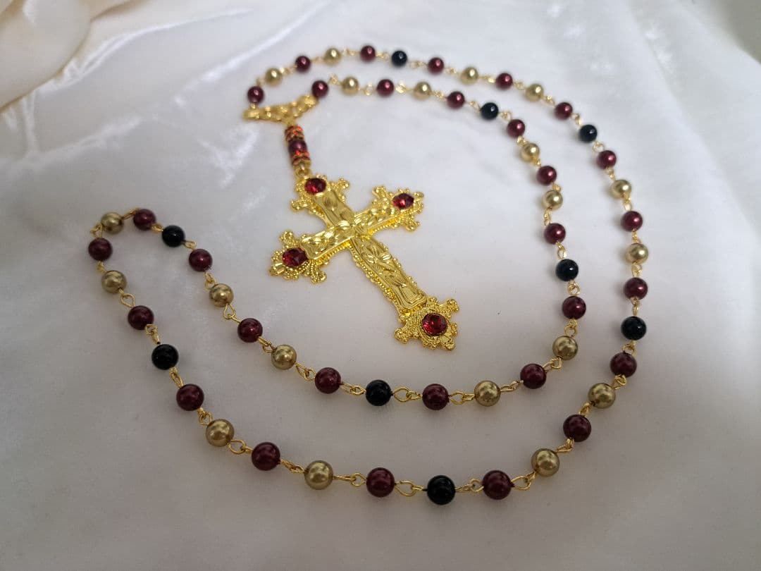 ゴールドのクロスネックレス