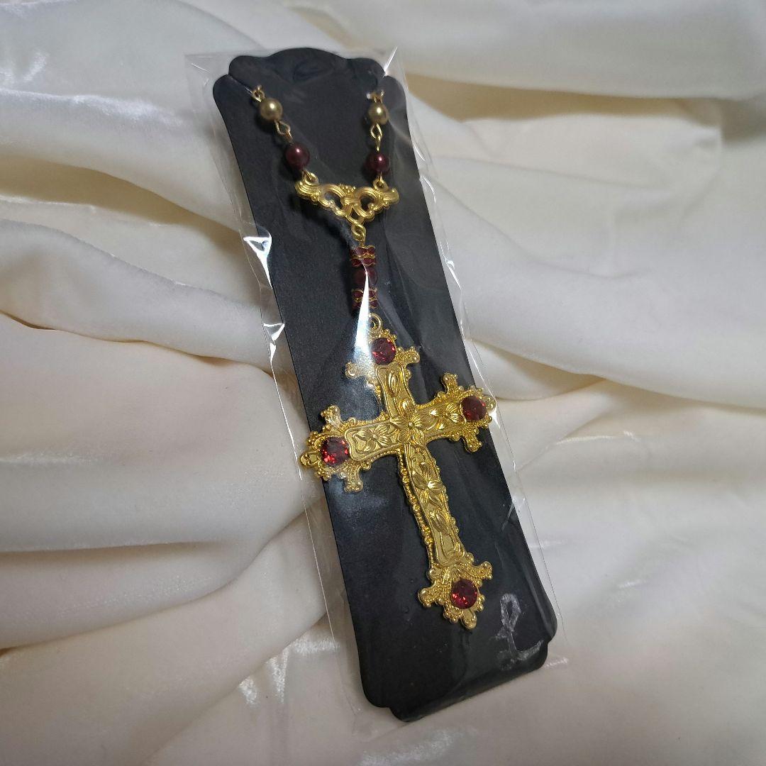 ゴールドのクロスネックレス