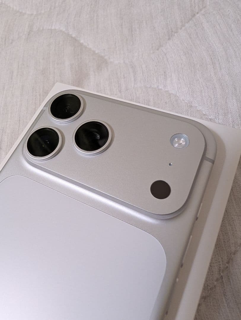 iPhone17 pro max 256GB シルバー SIMフリー　おまけ付き