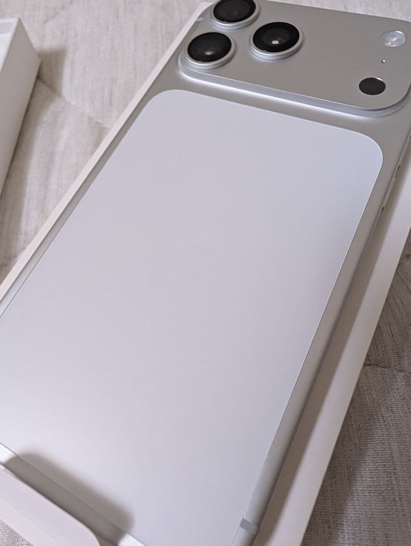 iPhone17 pro max 256GB シルバー SIMフリー　おまけ付き