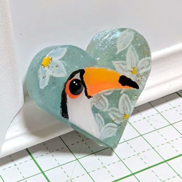 オニオオハシ　レジンヘアゴム　どアップ　ハート形