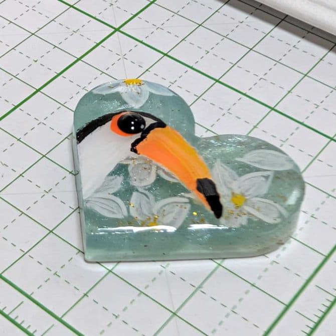 オニオオハシ　レジンヘアゴム　どアップ　ハート形