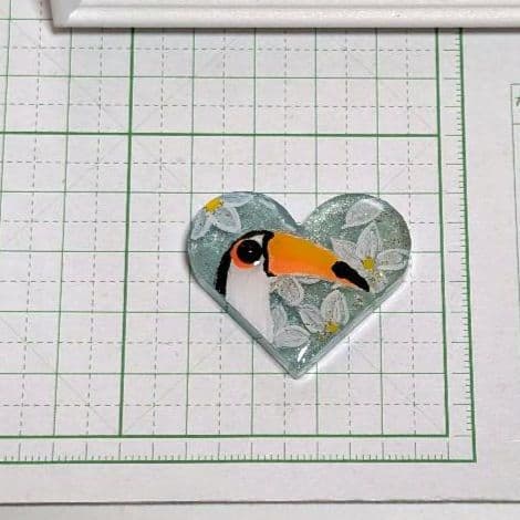 オニオオハシ　レジンヘアゴム　どアップ　ハート形