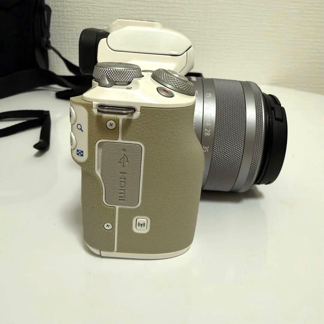 Canon ミラーレス一眼 EOS Kiss M ダブルズームキット ホワイト