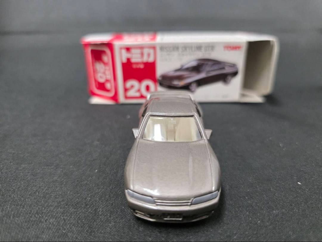 トミカ20ニッサンスカイラインGTR(日本製)
