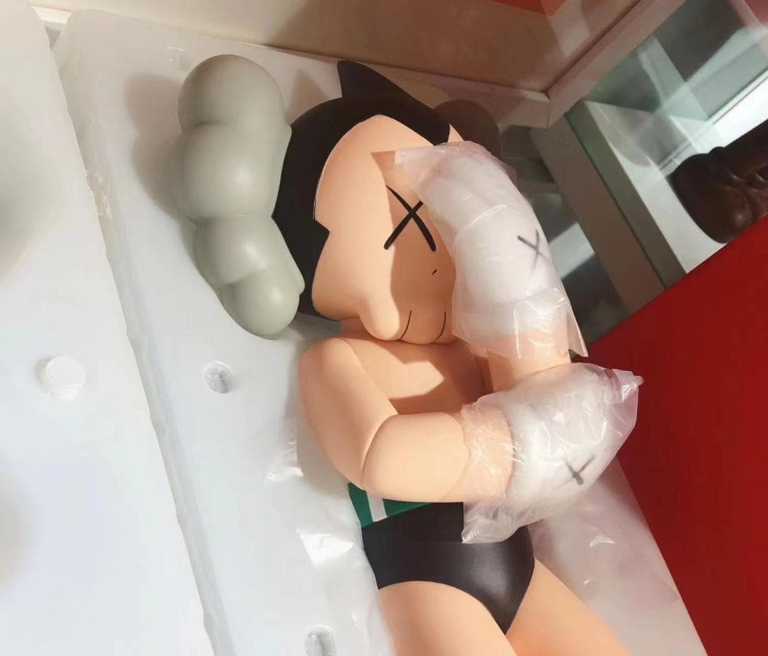 カウズ 鉄腕アトム KAWS ASTRO BOY
