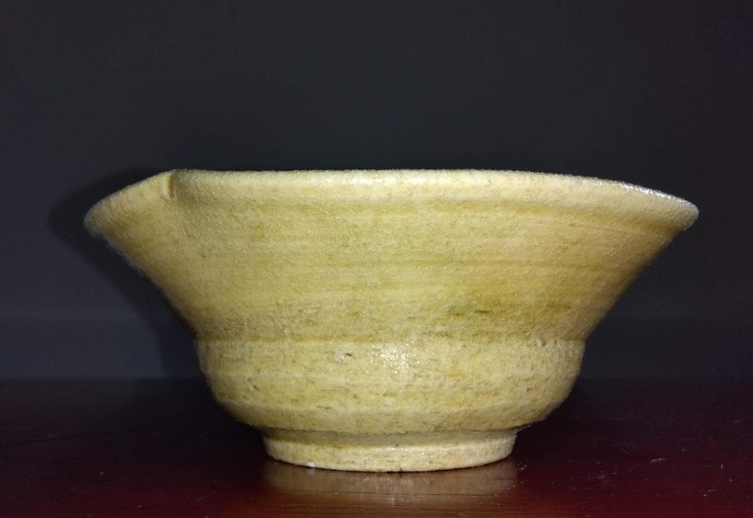 大嶋久興　美濃焼の名工　【子の日窯】　黄瀬戸「油揚げ手」希少三方捻り向付け逸品