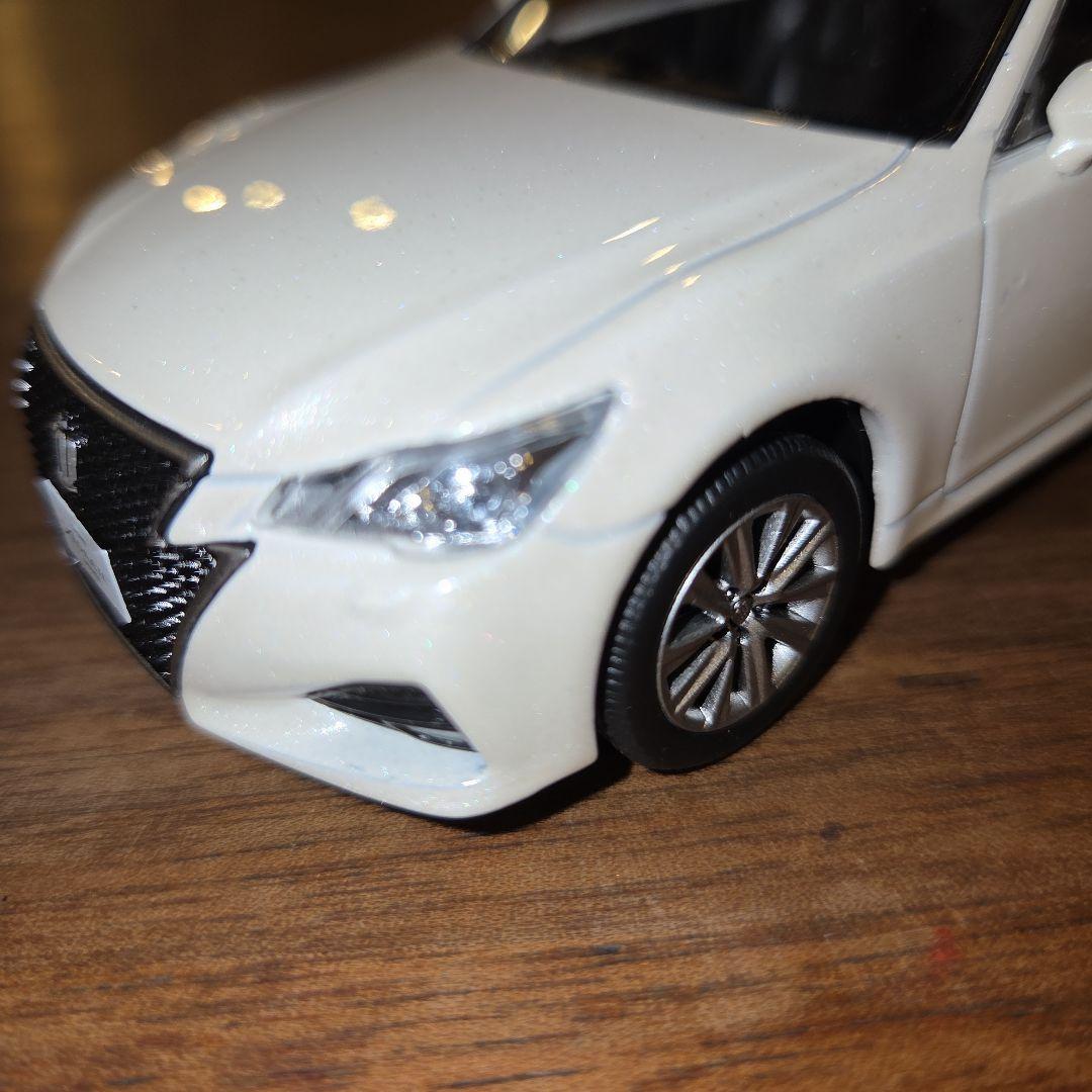 【非売品】クラウンアスリート白　ダイキャスト製カラーサンプル 1/30ミニカー