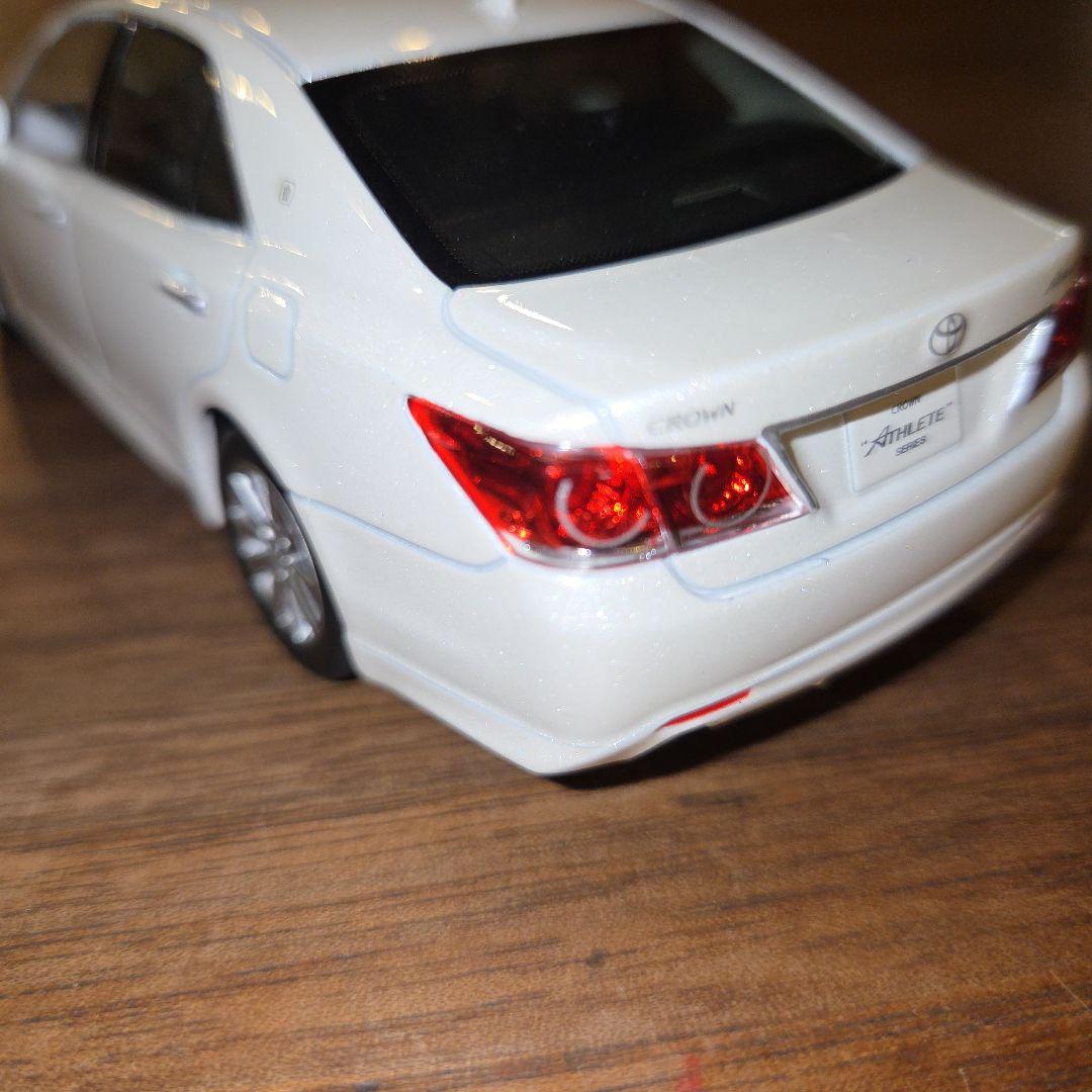 【非売品】クラウンアスリート白　ダイキャスト製カラーサンプル 1/30ミニカー