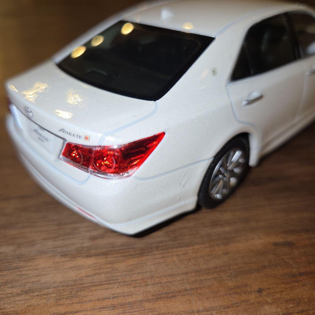 【非売品】クラウンアスリート白　ダイキャスト製カラーサンプル 1/30ミニカー