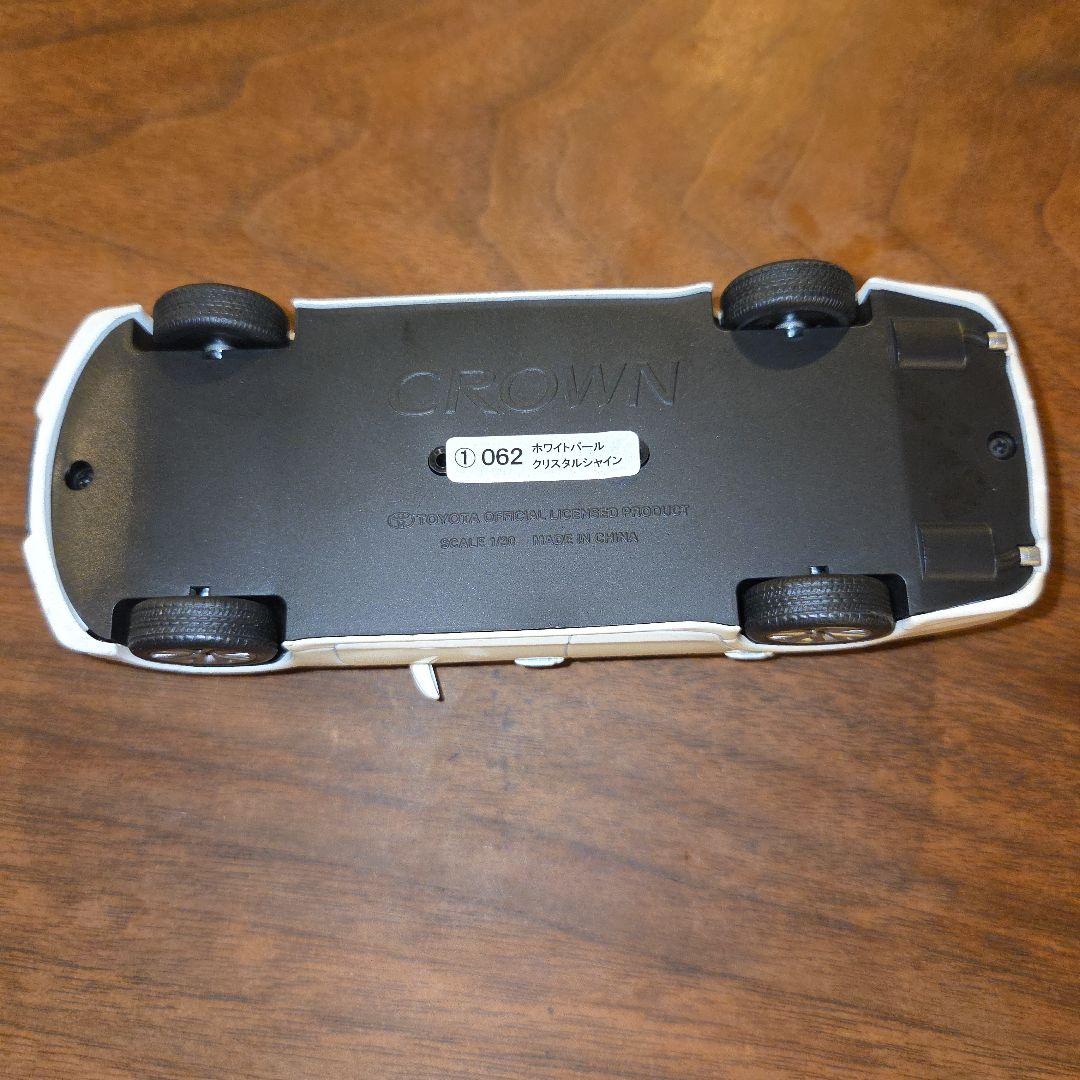 【非売品】クラウンアスリート白　ダイキャスト製カラーサンプル 1/30ミニカー