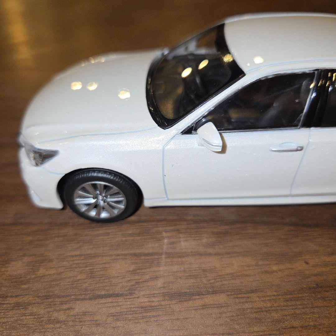【非売品】クラウンアスリート白　ダイキャスト製カラーサンプル 1/30ミニカー