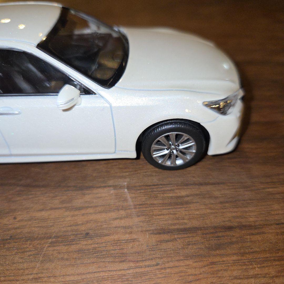 【非売品】クラウンアスリート白　ダイキャスト製カラーサンプル 1/30ミニカー