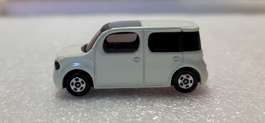 【送料無料】希少色！ 日産 キューブ ホワイトパール ミニカー 「 トミカ 」