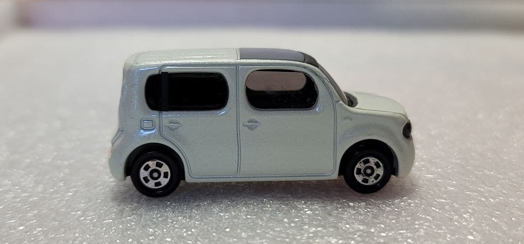 【送料無料】希少色！ 日産 キューブ ホワイトパール ミニカー 「 トミカ 」