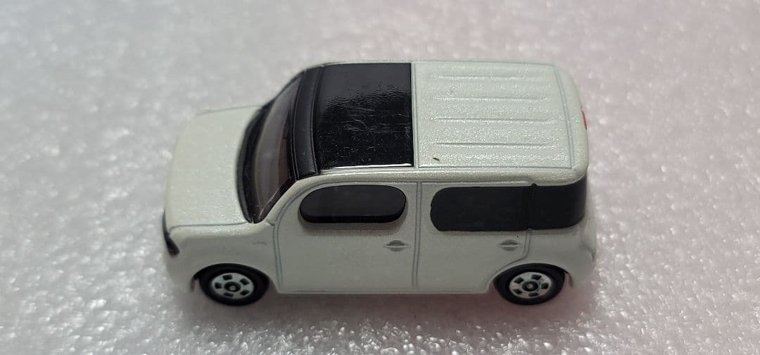 【送料無料】希少色！ 日産 キューブ ホワイトパール ミニカー 「 トミカ 」
