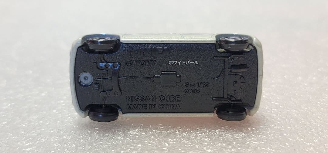 【送料無料】希少色！ 日産 キューブ ホワイトパール ミニカー 「 トミカ 」