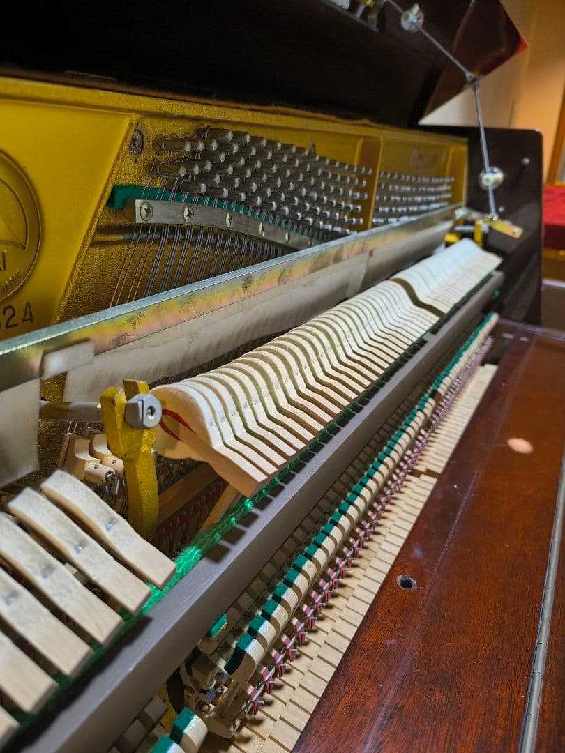 H*a様 【希少/調律整備済】コンパクト アップライト ピアノ