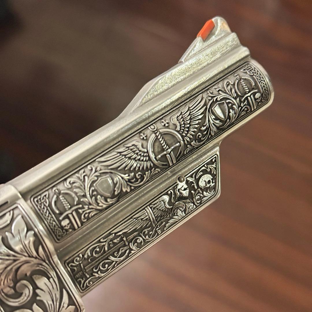 S&W M29 .44マグナム手彫り彫刻作品｜聖像騎士 × 中世紋章モチーフ