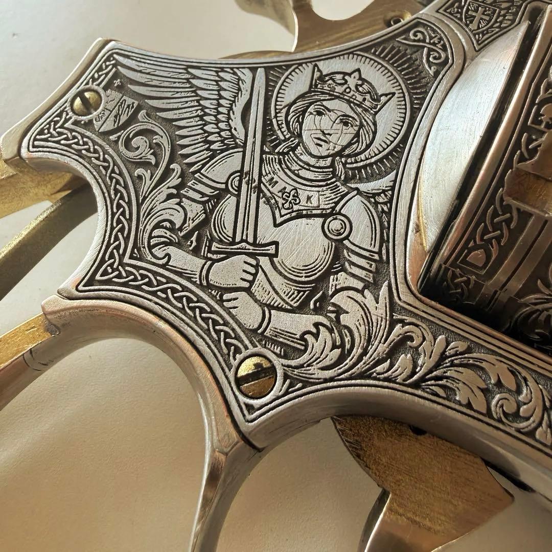 S&W M29 .44マグナム手彫り彫刻作品｜聖像騎士 × 中世紋章モチーフ