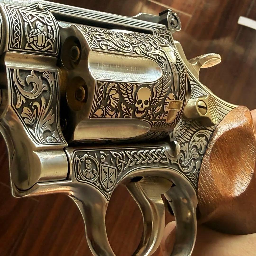 S&W M29 .44マグナム手彫り彫刻作品｜聖像騎士 × 中世紋章モチーフ
