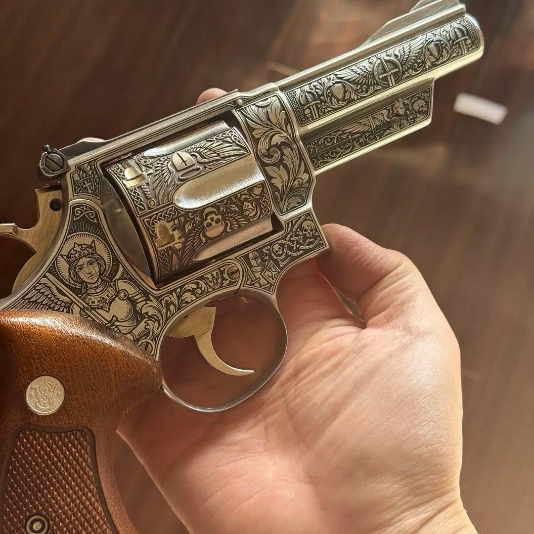 S&W M29 .44マグナム手彫り彫刻作品｜聖像騎士 × 中世紋章モチーフ