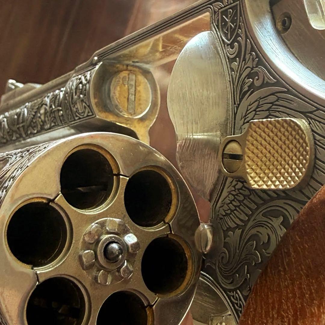 S&W M29 .44マグナム手彫り彫刻作品｜聖像騎士 × 中世紋章モチーフ