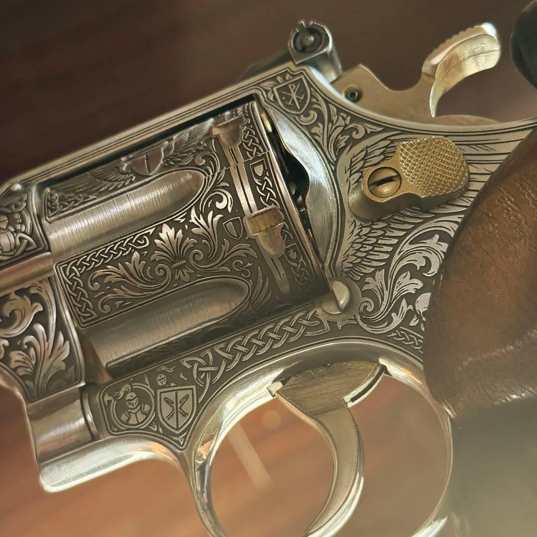 S&W M29 .44マグナム手彫り彫刻作品｜聖像騎士 × 中世紋章モチーフ
