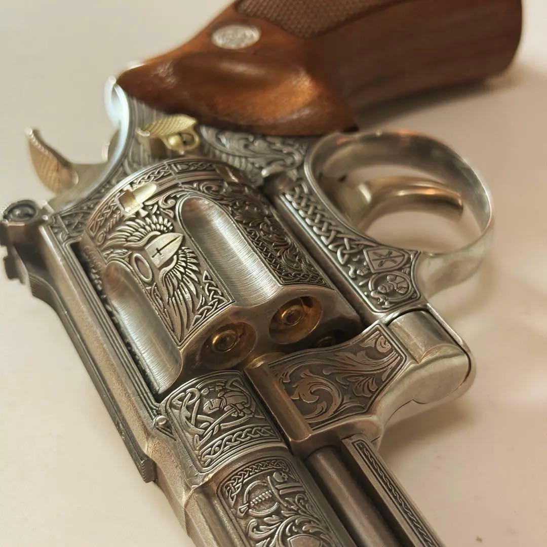 S&W M29 .44マグナム手彫り彫刻作品｜聖像騎士 × 中世紋章モチーフ