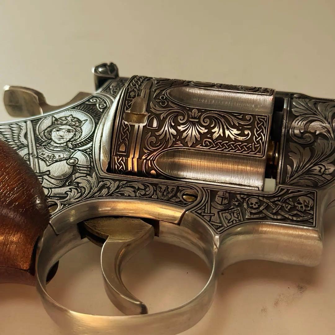 S&W M29 .44マグナム手彫り彫刻作品｜聖像騎士 × 中世紋章モチーフ