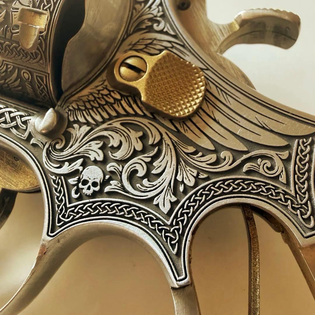 S&W M29 .44マグナム手彫り彫刻作品｜聖像騎士 × 中世紋章モチーフ