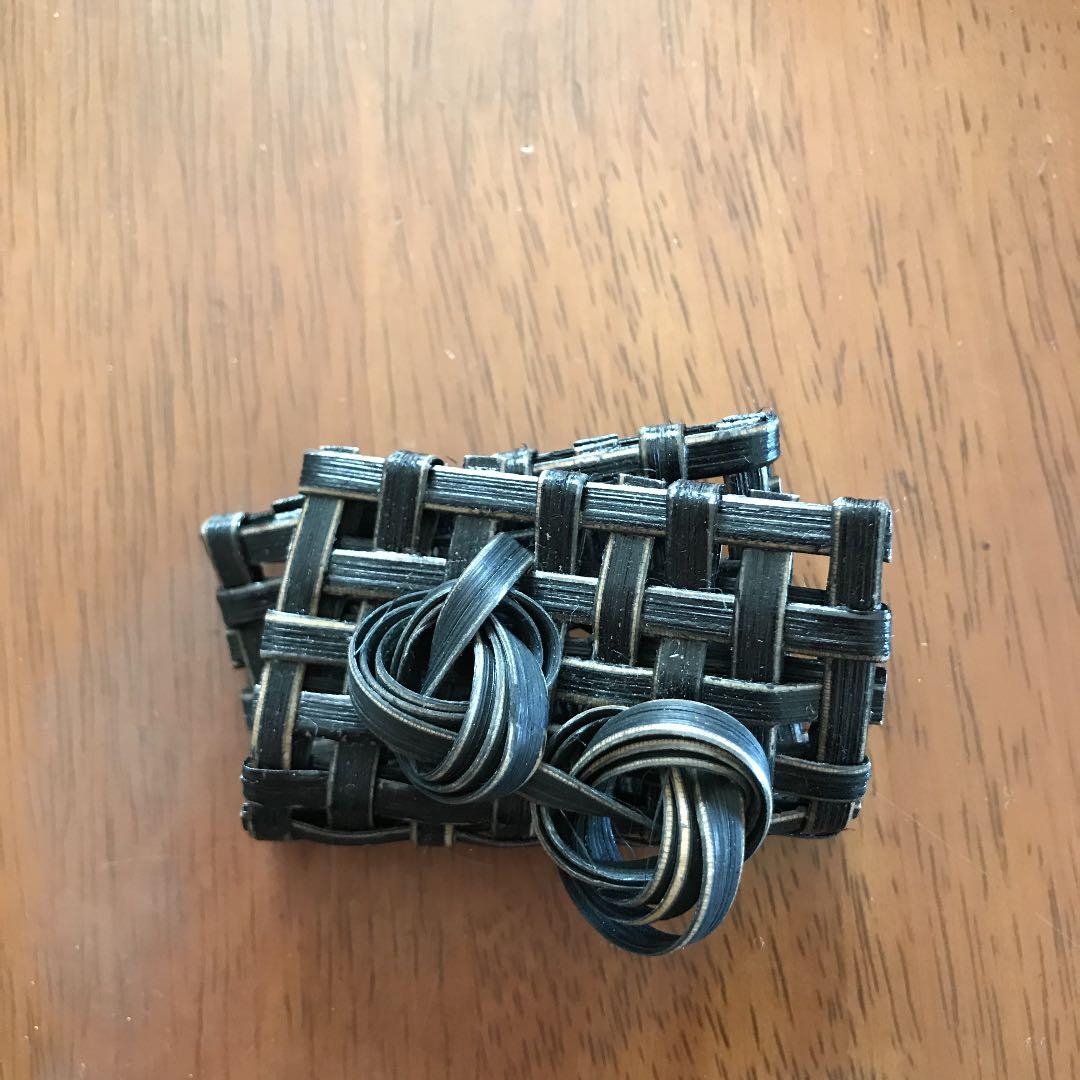 手作りのブローチです。籐で編んでいます。1個から1500円で販売します。